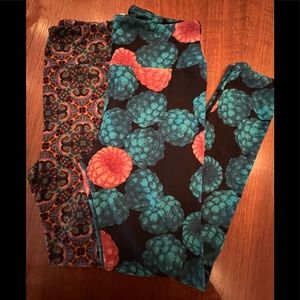 LuLaRoe leggings. Includes 2 pair of leggings.Soft & stretchy.Like new. Size S/M